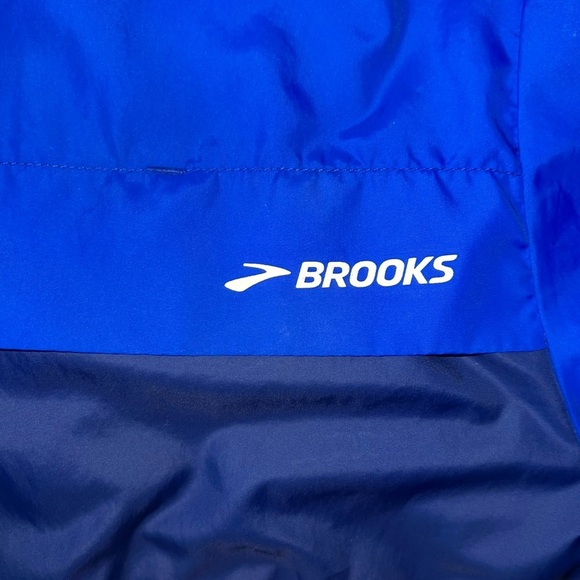 Brooks full zip jacket running size medium - Picture 8 of 10